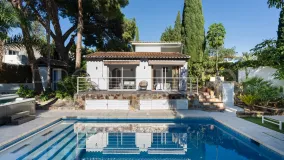 Villa for sale in Nueva Andalucia