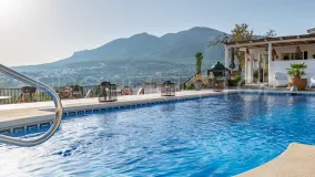 Buy villa in Alhaurin el Grande with 4 bedrooms