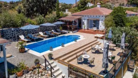 Buy villa in Alhaurin el Grande with 4 bedrooms