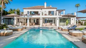 5 bedrooms villa in La Cerquilla for sale