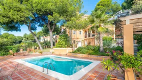 For sale villa in El Limonar with 10 bedrooms