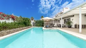 Se vende villa en Las Chapas