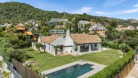 Villa for sale in Cascada de Camojan with 4 bedrooms