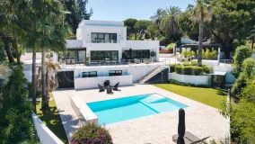 Villa de 4 dormitorios en venta en Nueva Andalucia