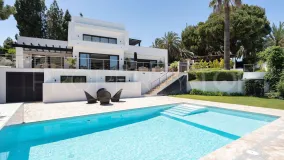 Villa de 4 dormitorios en venta en Nueva Andalucia