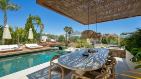 Comprar villa de 5 dormitorios en Nueva Andalucia