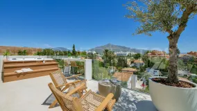 Comprar villa de 5 dormitorios en Nueva Andalucia