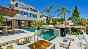 Comprar villa de 5 dormitorios en Nueva Andalucia