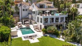 Villa en venta en Nueva Andalucia con 6 dormitorios
