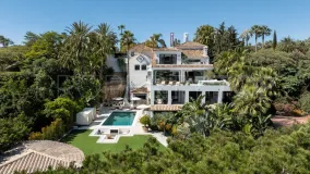 For sale Nueva Andalucia villa with 6 bedrooms