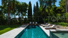 Villa en venta de 6 dormitorios en Nueva Andalucia