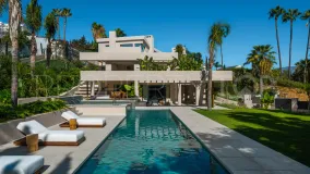 Villa en venta de 6 dormitorios en Nueva Andalucia