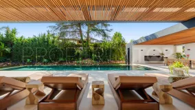 For sale villa in Nueva Andalucia with 6 bedrooms