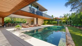 For sale villa in Nueva Andalucia with 6 bedrooms