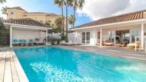 Comprar villa con 4 dormitorios en Benahavis