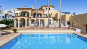 For sale Estepona West villa with 8 bedrooms