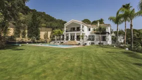For sale El Madroñal villa with 7 bedrooms