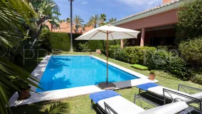 Comprar villa en Marbella Golden Mile con 5 dormitorios