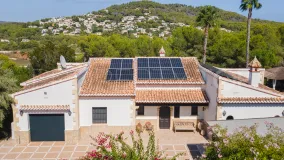 Villa in La Lluca for sale
