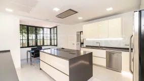 Villa a la venta de 6 dormitorios en Guadalmina Baja