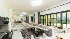 Villa a la venta de 6 dormitorios en Guadalmina Baja