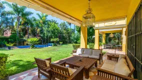Villa a la venta de 6 dormitorios en Guadalmina Baja