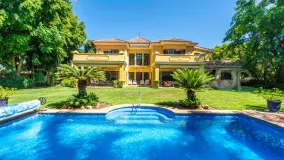 Villa a la venta de 6 dormitorios en Guadalmina Baja