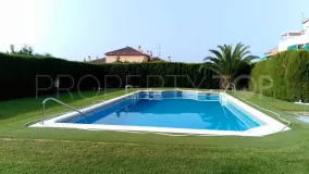 Se vende apartamento planta baja de 4 dormitorios en Calvario