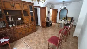 Adosado con 3 dormitorios a la venta en Estepona Casco Antiguo