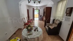 Adosado con 3 dormitorios a la venta en Estepona Casco Antiguo