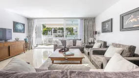 For sale 3 bedrooms apartment in Alhambra del Mar