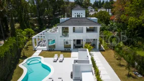 Buy villa in Las Brisas