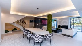 Buy villa in Las Brisas