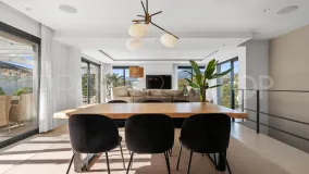 Comprar villa de 4 dormitorios en Nueva Andalucia