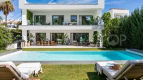 Buy Nueva Andalucia villa with 5 bedrooms