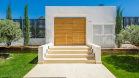 Villa for sale in Nueva Andalucia