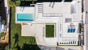 Villa for sale in Nueva Andalucia