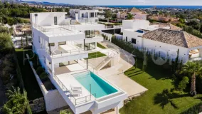 Villa for sale in Nueva Andalucia