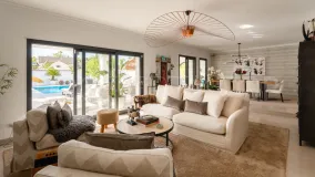 Chalet con 5 dormitorios en venta en Aloha