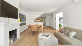 For sale town house in San Pedro Playa with 4 bedrooms