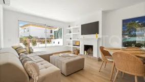 For sale town house in San Pedro Playa with 4 bedrooms