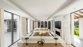 For sale chalet with 5 bedrooms in Nueva Andalucia