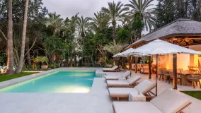 For sale chalet with 5 bedrooms in Nueva Andalucia