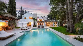 For sale chalet with 5 bedrooms in Nueva Andalucia
