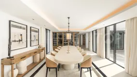 For sale chalet with 5 bedrooms in Nueva Andalucia