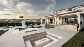 Chalet de 5 dormitorios en venta en Nueva Andalucia