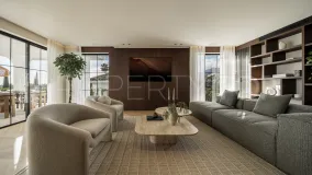 Chalet de 5 dormitorios en venta en Nueva Andalucia