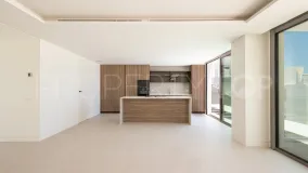 Buy penthouse in Marbella Golden Mile with 4 bedrooms