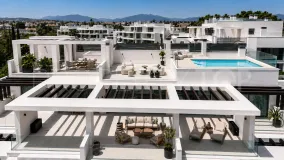 Buy penthouse in Marbella Golden Mile with 4 bedrooms