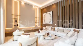 Chalet for sale in Nueva Andalucia with 4 bedrooms